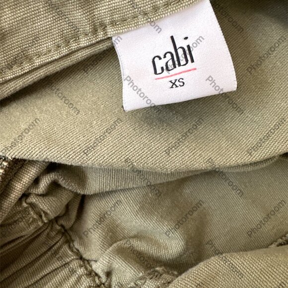 🧡2/$10 EUC CABI Green Sleeveless Zip Up Vest Top W Gold Accents. Chest 18" - Picture 6 of 6